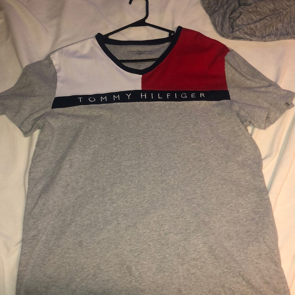 Guess Vneck tshirt large
